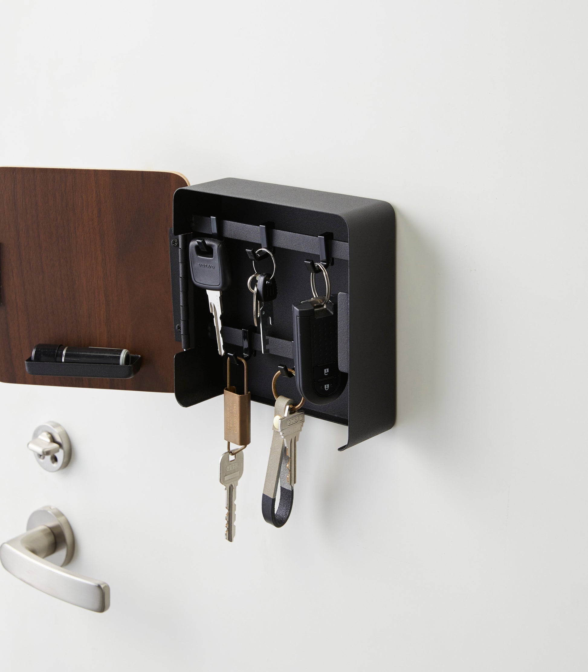 Magnetic Key Cabinet - Steel + Wood