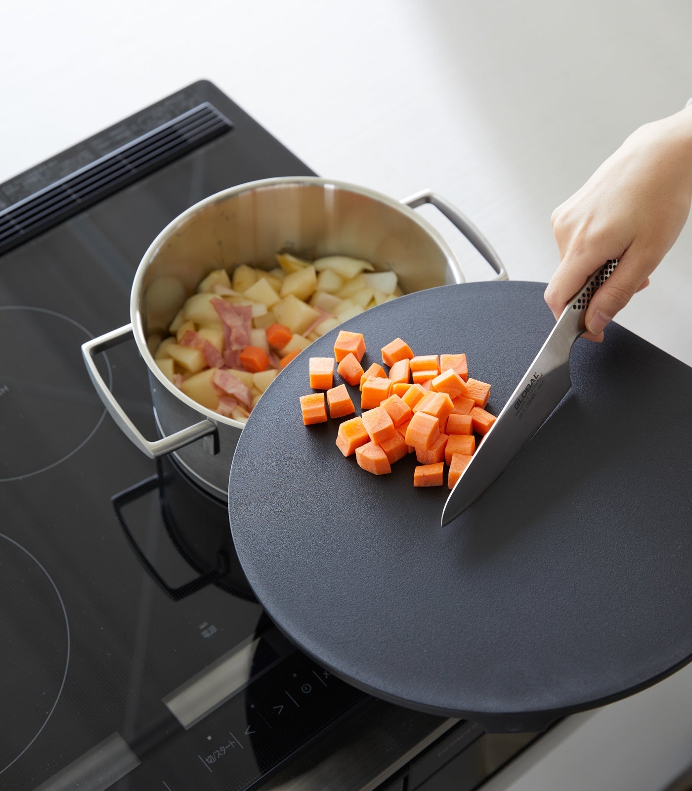 Round Magnetic Cutting Board