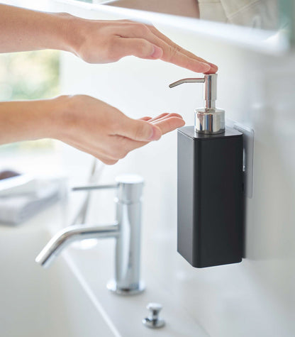 Traceless Adhesive Soap Dispenser