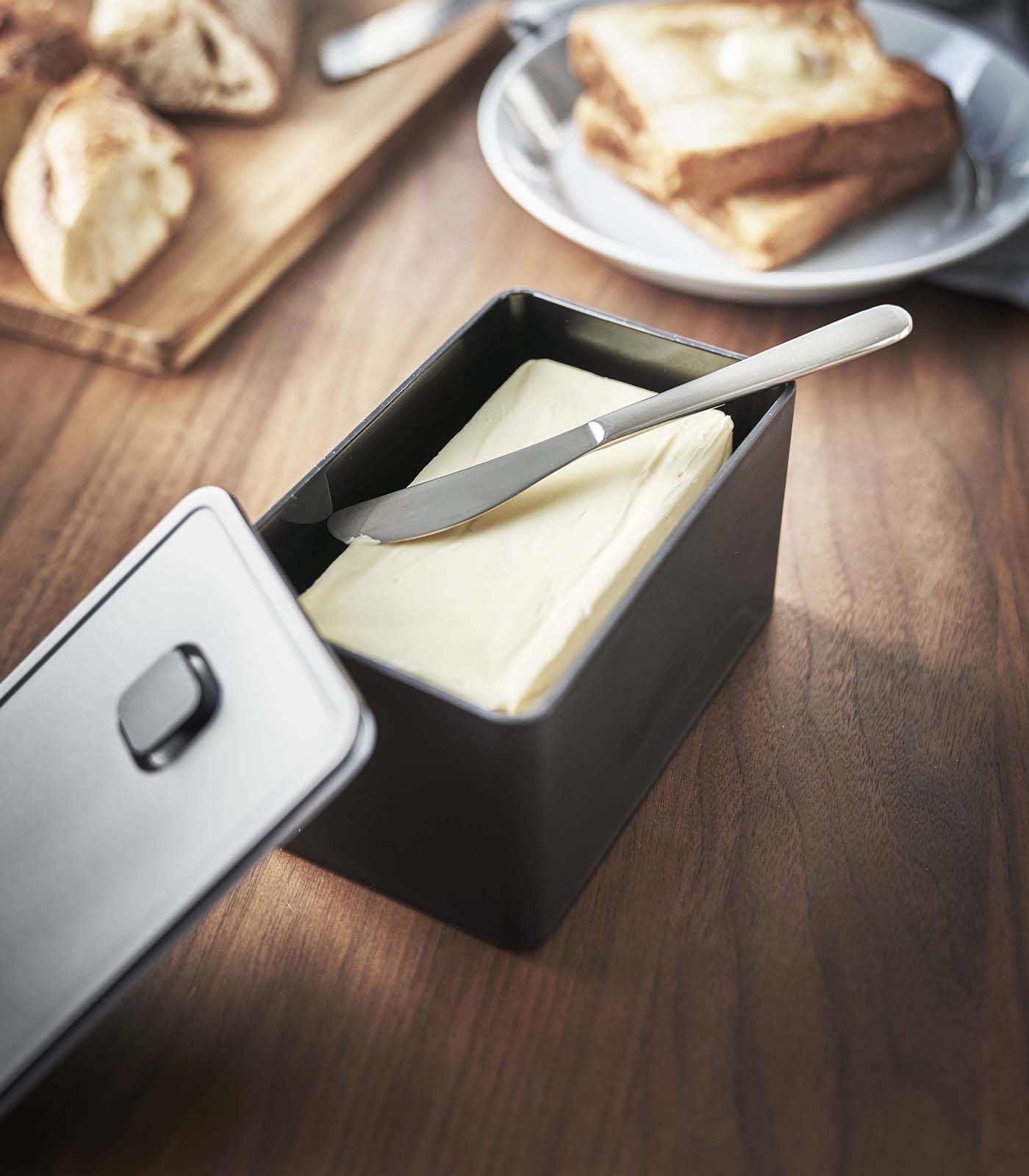 Vacuum-Sealing Butter Dish