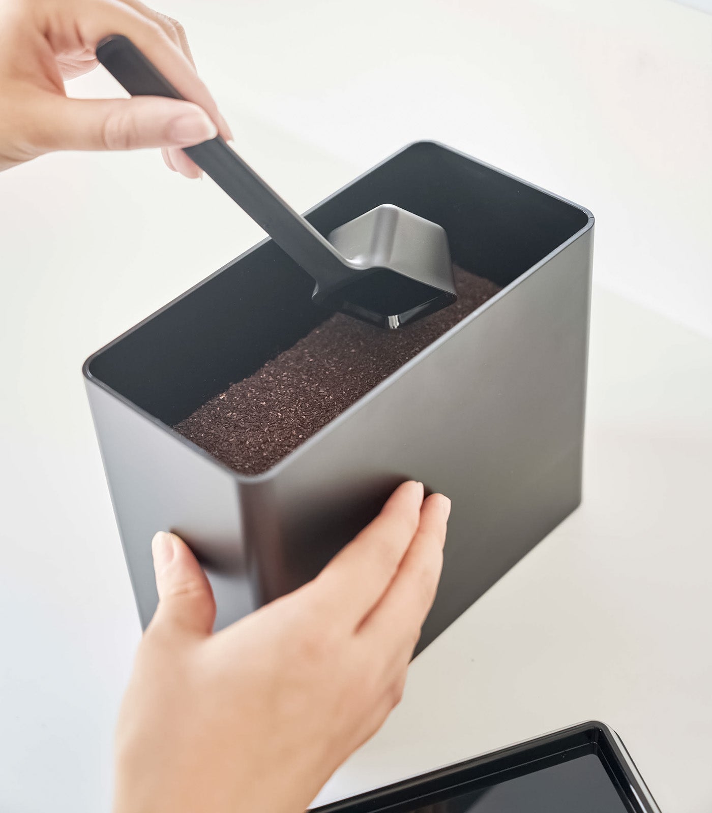 Vacuum-Sealing Coffee Storage